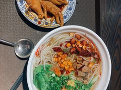-爆炸头阿姨小四川正宗川味小吃(无任何分店)