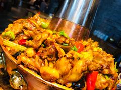 -沪小二炭火蛙锅(淮海中路美食不夜城店)