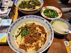 招牌辣肉干拌面-辣肉面大王(天平路店)