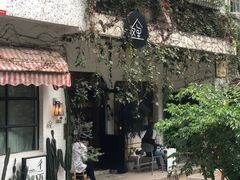 -彳亍咖啡·这里(水湾路店)