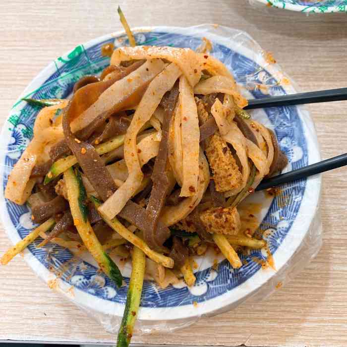 老字号杨军煎饼馆-"这是我母校延大旁边的小吃店,我老公去延安.