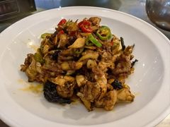 爆炒紫苏牛蛙-老唐三下锅 ·张家界地标美食(溪布街店)