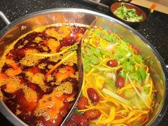 -鹿鸣山草本茶香火锅(园西路店)