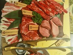 -铭牛烧肉·和牛海鲜自助(高新月牙湖店)