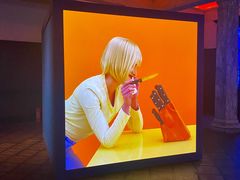 -Nathalie Djurberg与Hans Berg“牛皮纸包裹的月亮”-Prada荣宅当季展览