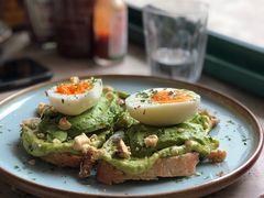 牛油果煮蛋吐司-RAC BAR(安福路店)