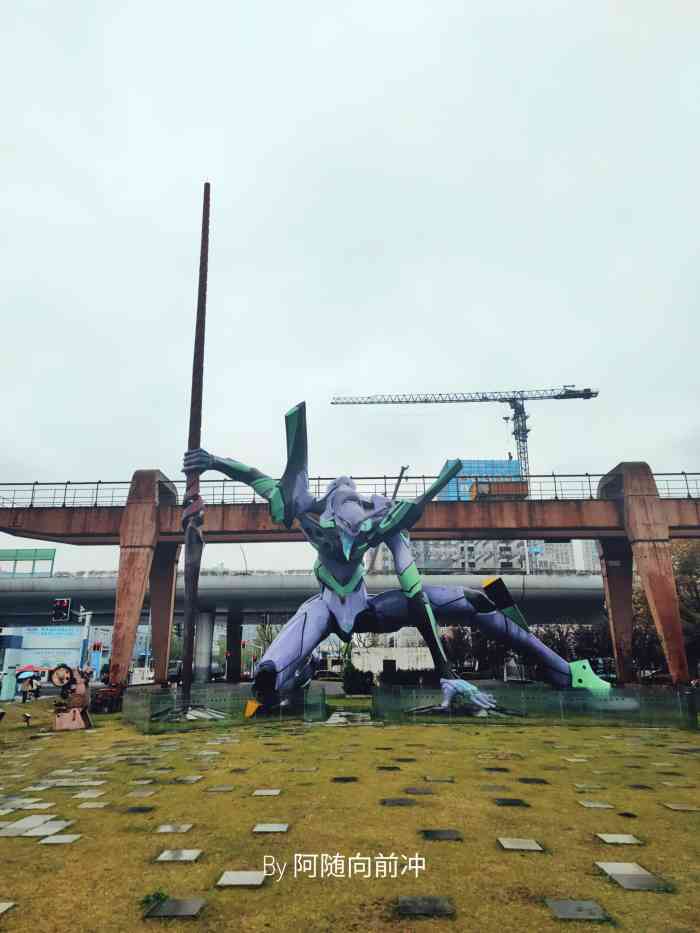 eva初号机-"这个雕塑就在汶水路万荣路交界口这边,隶属.