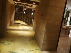 -浅深休闲酒店-停车场