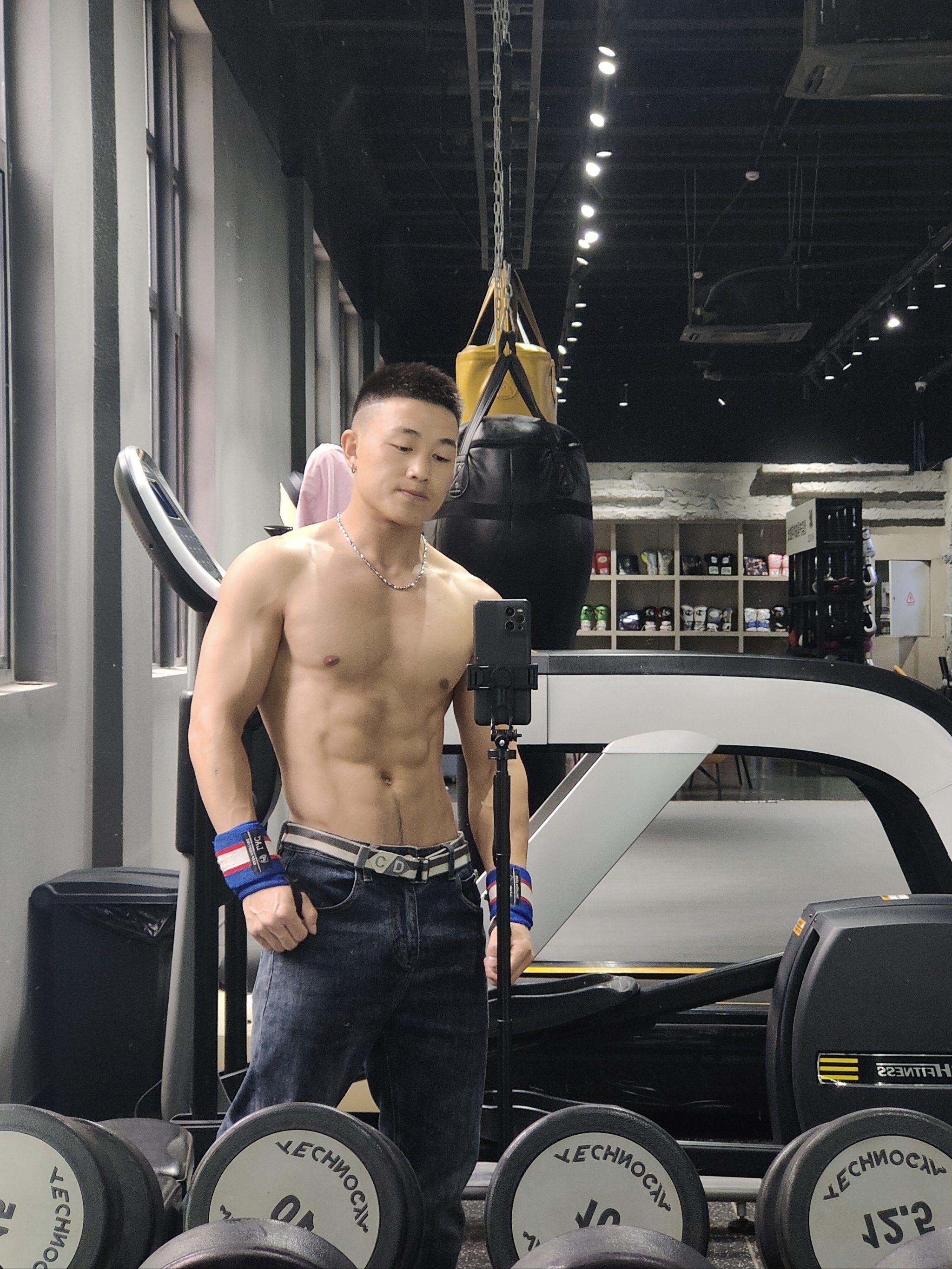 男孩 #侧脸 #拳击运动员 #侧脸杀 #肌肉男穿搭 #健身 #生活需要仪式