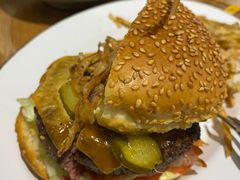 特色汉堡-HELLO 27 意面·沙拉·帕尼尼