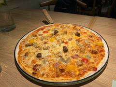 幸会饭堂荤香薄底披萨-幸薈飯堂
