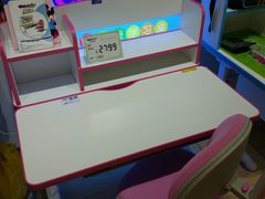 儿童学习桌椅-上海颛桥万达广场