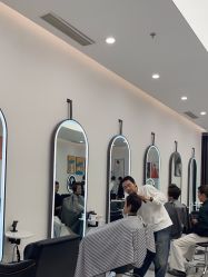 -侨治发型