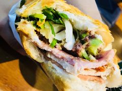 -Bánh Mì Huynh Hoa