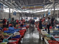 -霞涌市场海鲜摆卖区