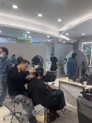 点击看大图 -八佰伴8008星级形象店