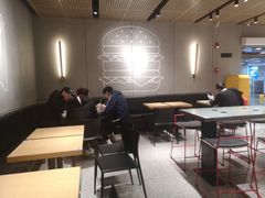 大堂-麦当劳(中山公园龙之梦店)