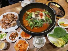 -喇喇排骨火锅·传统韩式脊骨汤(望京西园总店)