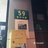 大肠毫无异味，口感肥中透着嚼劲，卤水香而甜，越嚼越香