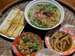 -爆炸头阿姨小四川正宗川味小吃(无任何分店)