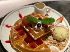 鲜莓果冰淇淋热香饼-Jungle Nat 高空餐厅