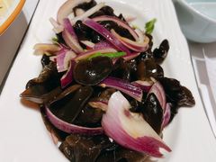 洋葱拌木耳-小河盐帮·私家菜·烤鸭(三元桥·霄云路店)