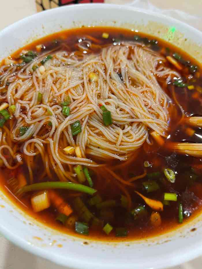 德华开元米粉(江油总店)-"是在手机上搜索后才去的,过去才发现路上有.