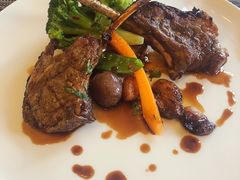 碳烤羊排配蔬菜及迷迭香红酒汁-WOLFGANG PUCK KITCHEN & BAR(迪士尼小镇店)