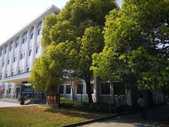 正门-华东理工大学徐汇校区-图书馆