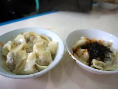 豆瓣抄手和黑芝麻水饺-新繁牛肉豆花(都江堰店)