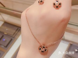 I Do NEO系列是以四瓣花的造型突出立体的“I
