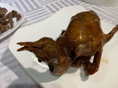 手撕乳鸽-琬苑鸽庄·川粤融合菜(解放碑总店)