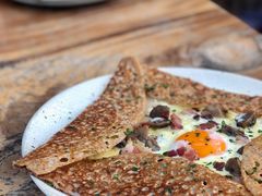 鸡蛋蘑菇熏肉荞麦可丽饼-RAC BAR(安福路店)