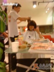 calvin正在大笑- --雅仕 HAIR SALON 美发沙龙