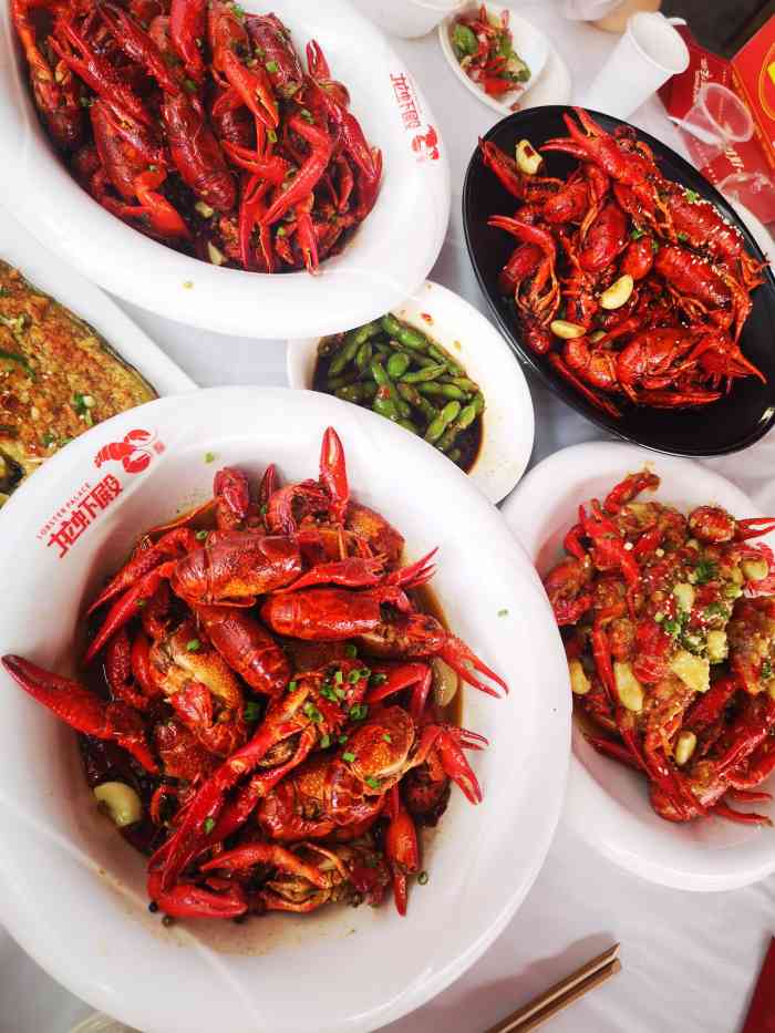 龙虾殿(盛景商城店)-"出差到了宜昌,到了饭点搜了大众看到在酒店.
