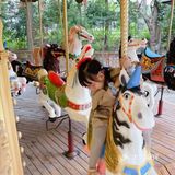 108在室外游乐场撒欢