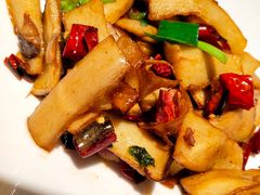 腊肉炒杏鲍菇-花椒笑成都小馆(百脑汇店)
