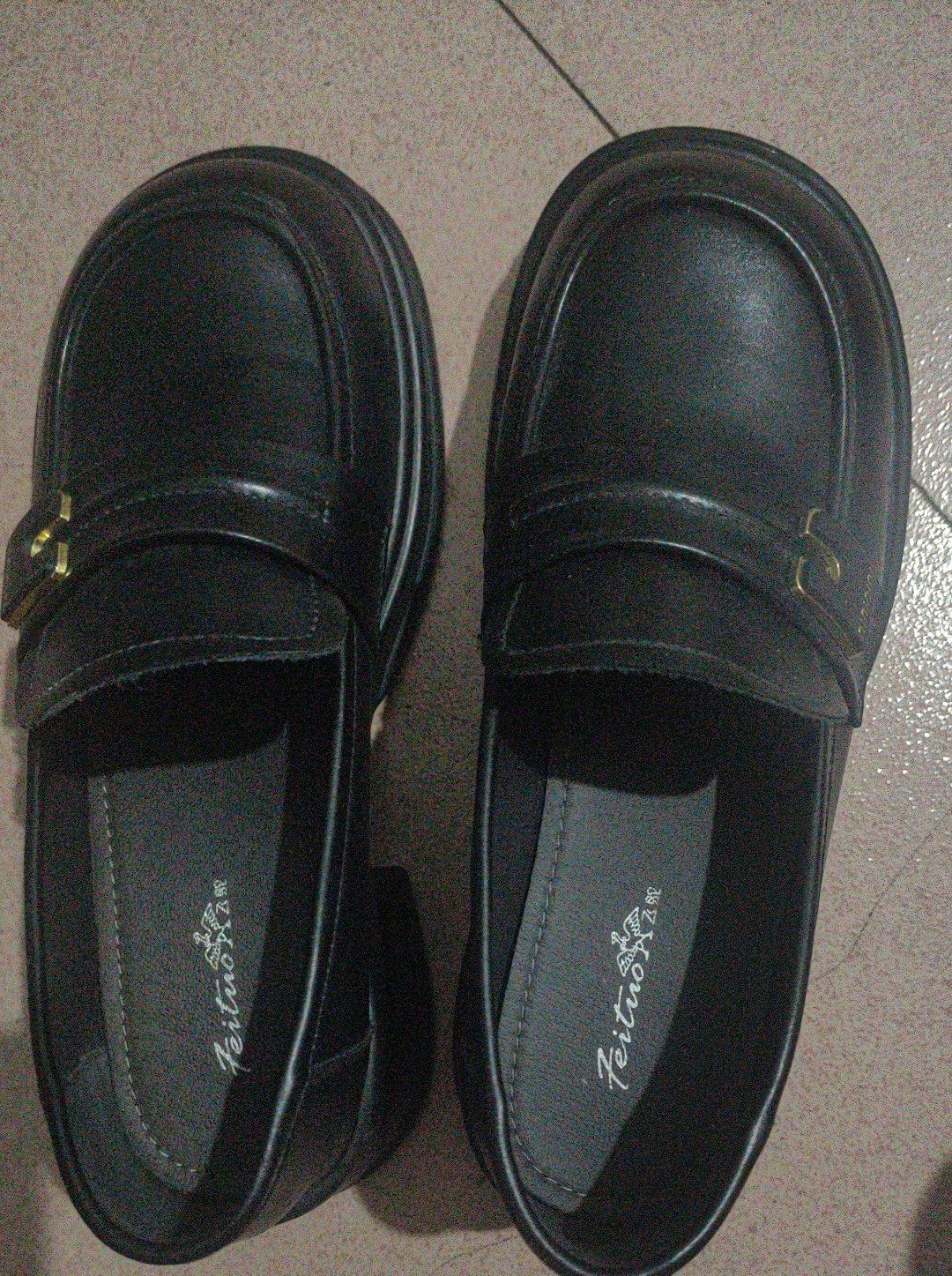 米东区爱家超市旁的飞驼皮鞋传染脚气!