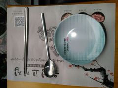 餐具摆设-唯成•韩国炭火烤肉 유성고기