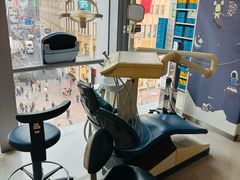 -瑞尔齿科(南京东路名人诊所)