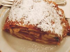 苹果卷-Cafe Sacher(WIEN)