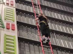 -极限PLAY运动娱乐新世界·团建派对表演休闲馆·室内高空游乐园