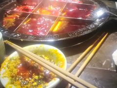 -红九格老火锅(三峡广场店)