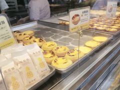 面包甜点陈列柜-鲍师傅糕点(江苏路店)
