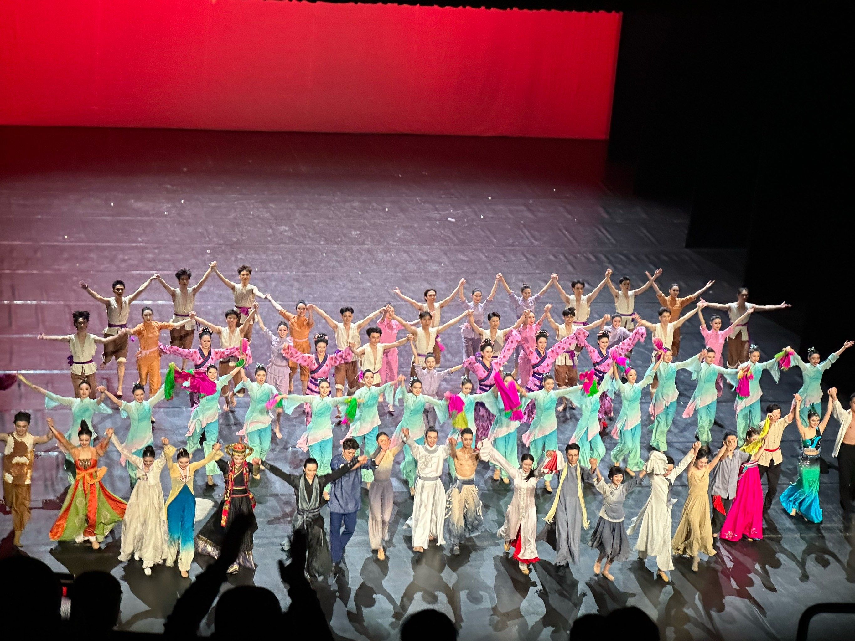 为人民而舞 舞动经典谢幕照