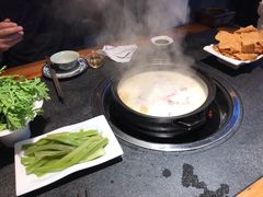 -大匠工房古船木艺术餐厅·猪肚鸡专门店(长白仙岛店)