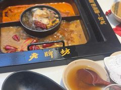 -老牌坊云南鱼豆花火锅(哈西万达店)