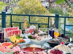 -茅草房·河畔园林火锅