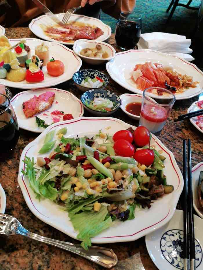 lumieres kitchen 卢米亚厨房-"真的是非常棒的自助餐厅了～住在乐园