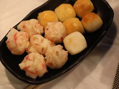 丸子-鲜入围煮花胶鸡海鲜火锅